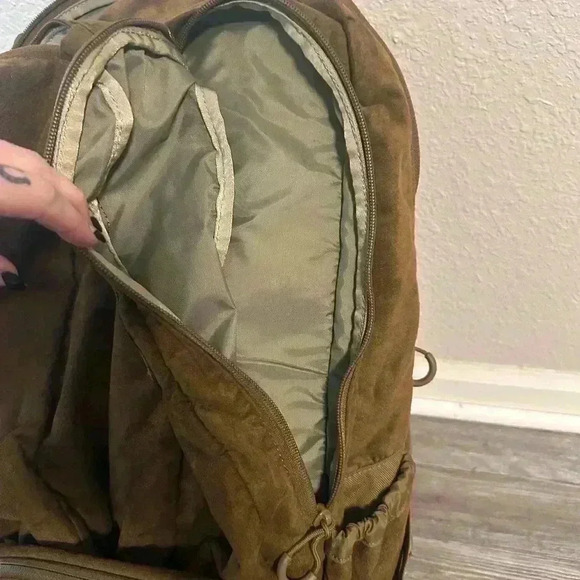 Eberlestock X1 Pack. No longer sold. Coyote brown suede. - Picture 5 of 13